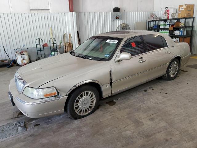  Salvage Lincoln Towncar