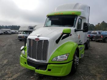  Salvage Peterbilt 579