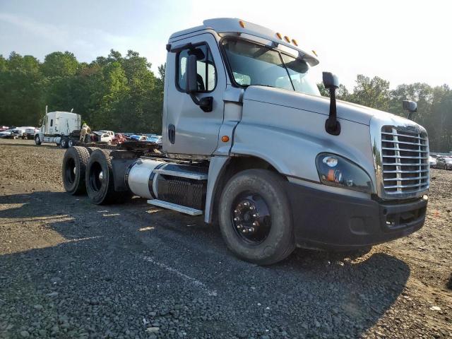 Salvage Freightliner Cascadia 1