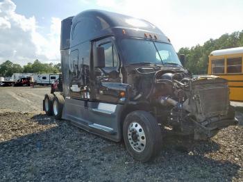  Salvage Freightliner Cascadia 1