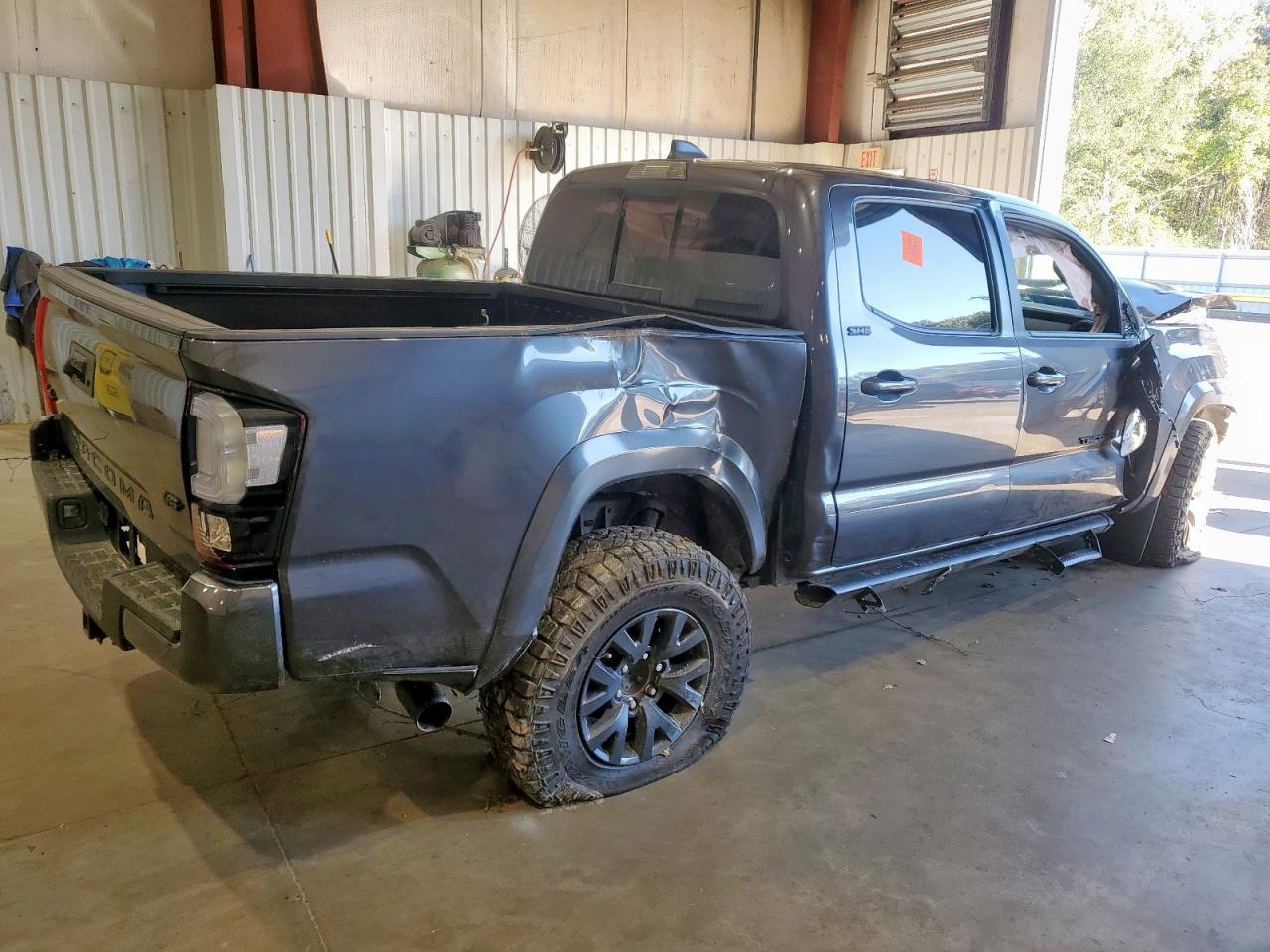 Toyota Tacoma Double Cab Image 4