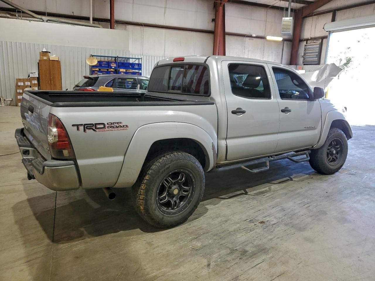 Toyota Tacoma Double Cab Image 3