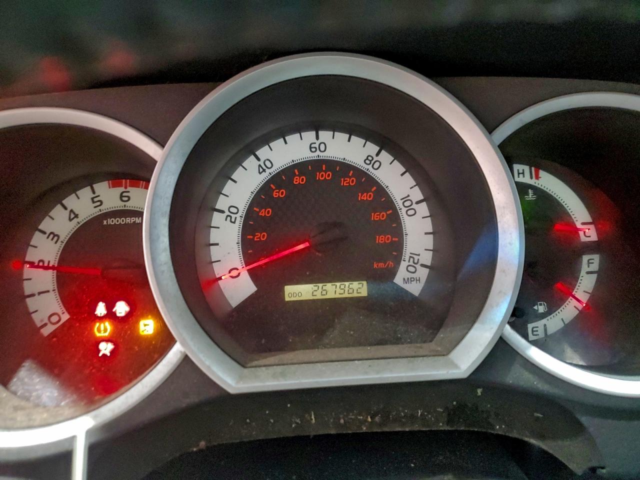 Toyota Tacoma Double Cab Image 10