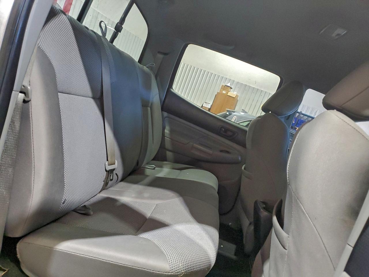 Toyota Tacoma Double Cab Image 8