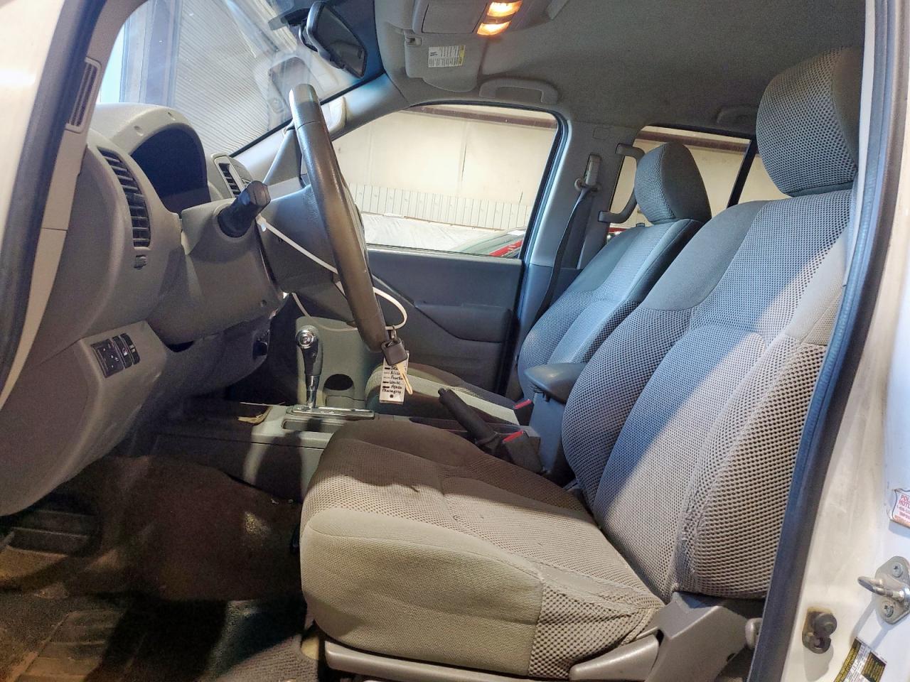 Nissan Frontier S Image 10