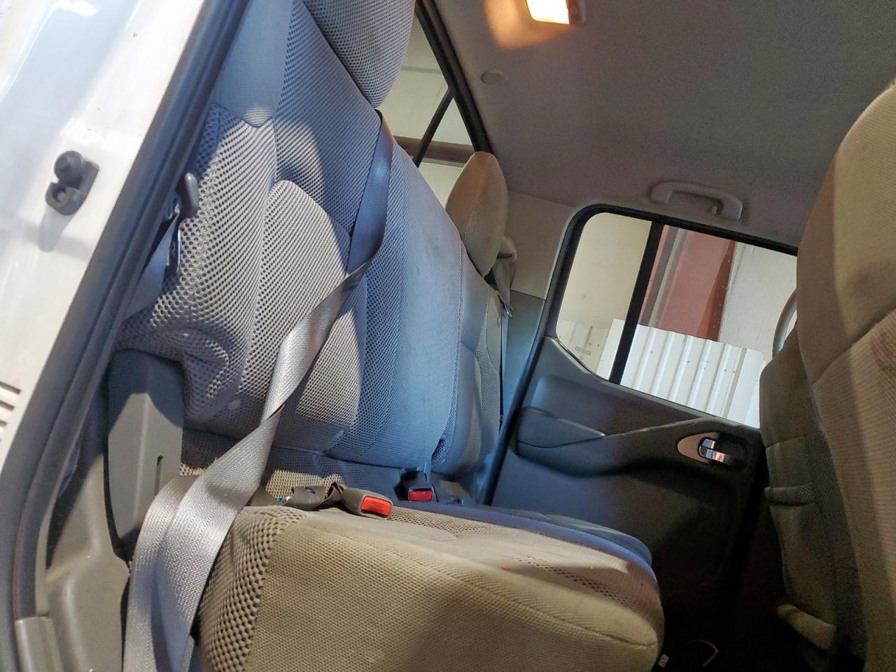 Nissan Frontier S Image 7