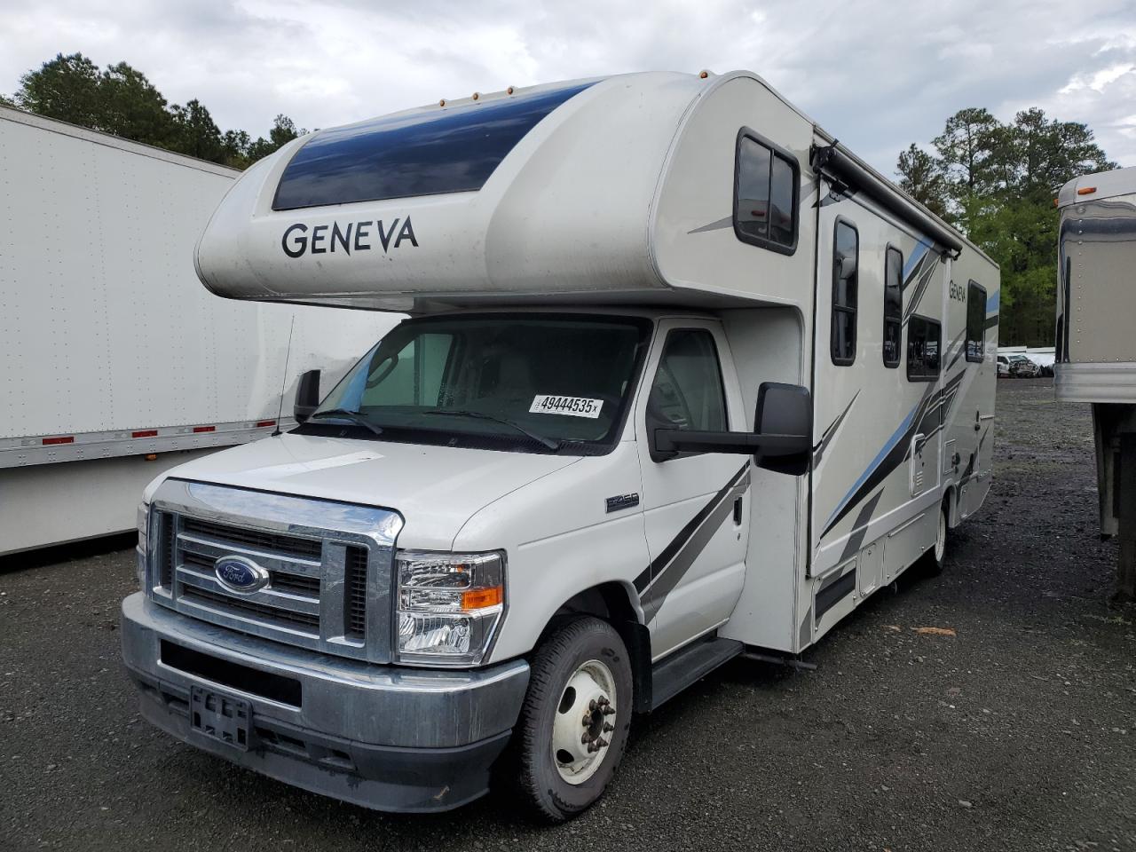 Ford Econoline E450 Super Duty Cutaway Van Image 4