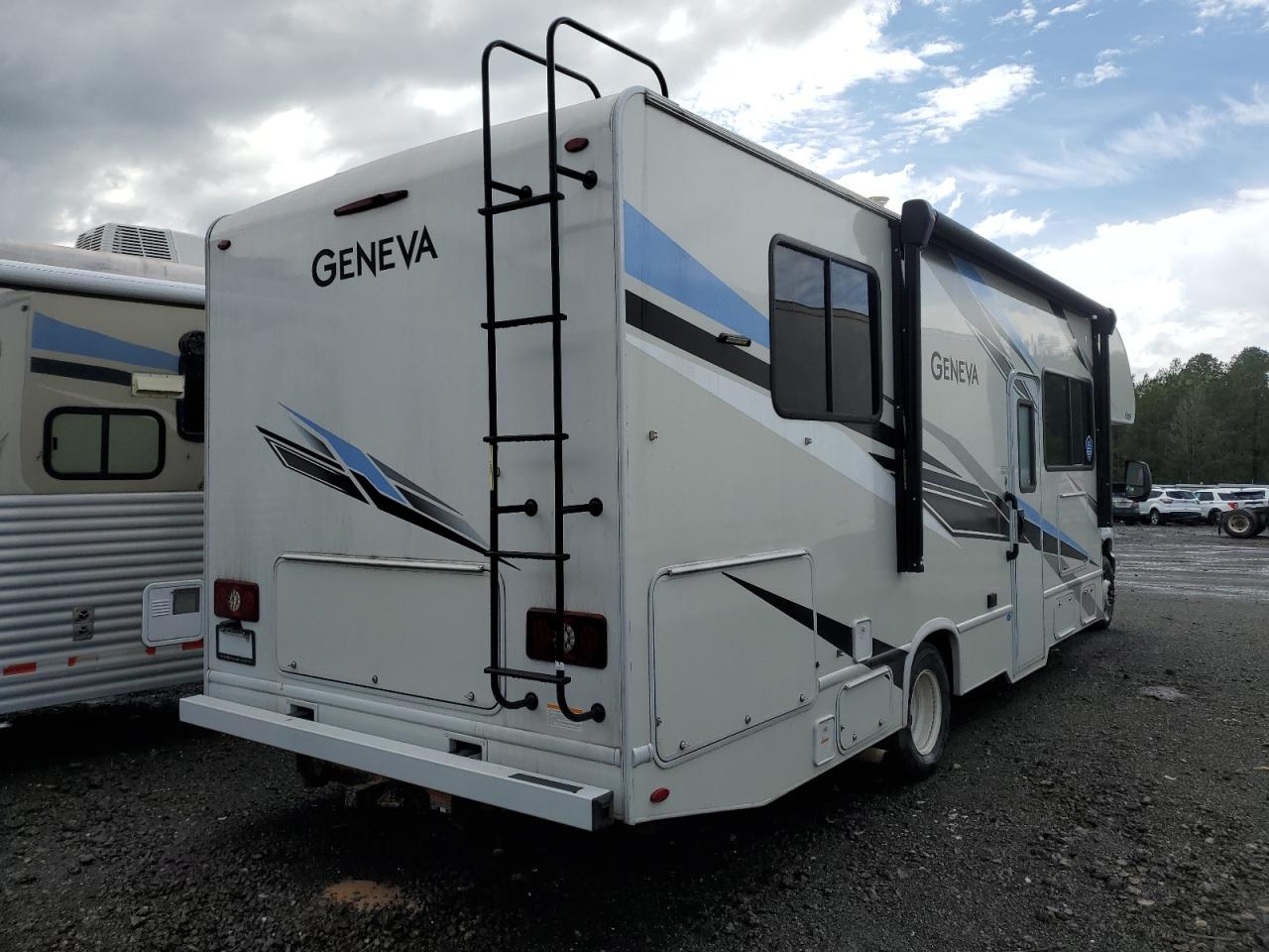 Ford Econoline E450 Super Duty Cutaway Van Image 8