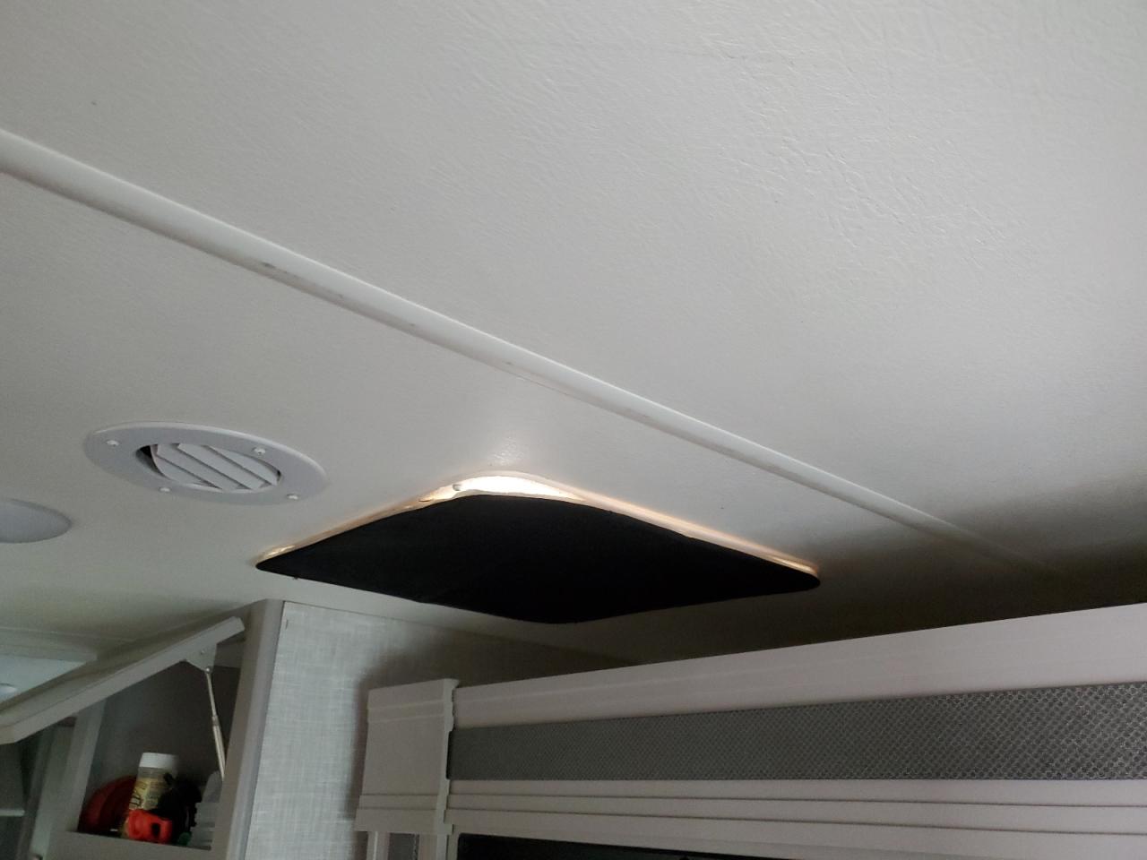 Ford Econoline E450 Super Duty Cutaway Van Image 9