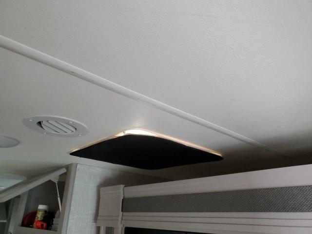 Ford Econoline E450 Super Duty Cutaway Van Image 9