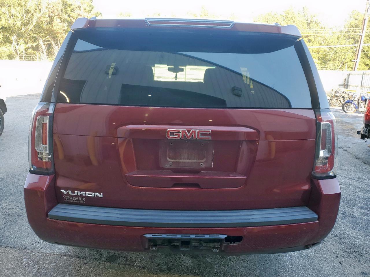 GMC Yukon Sle Image 12