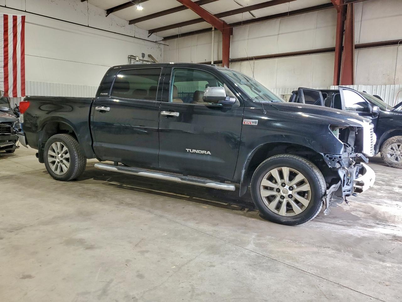 Toyota Tundra Crewmax Limited Image 4