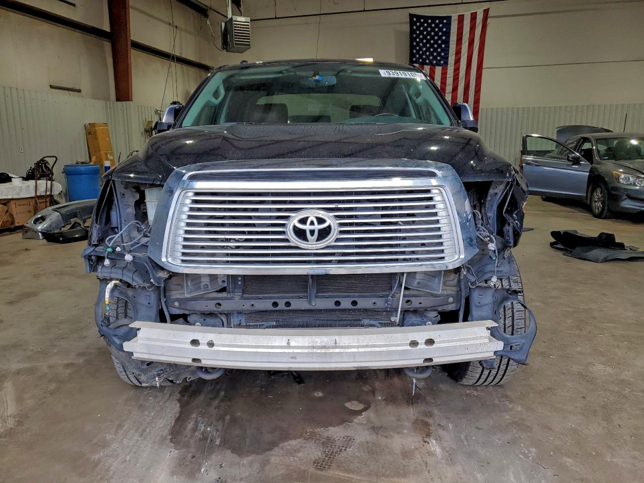 Toyota Tundra Crewmax Limited Image 3