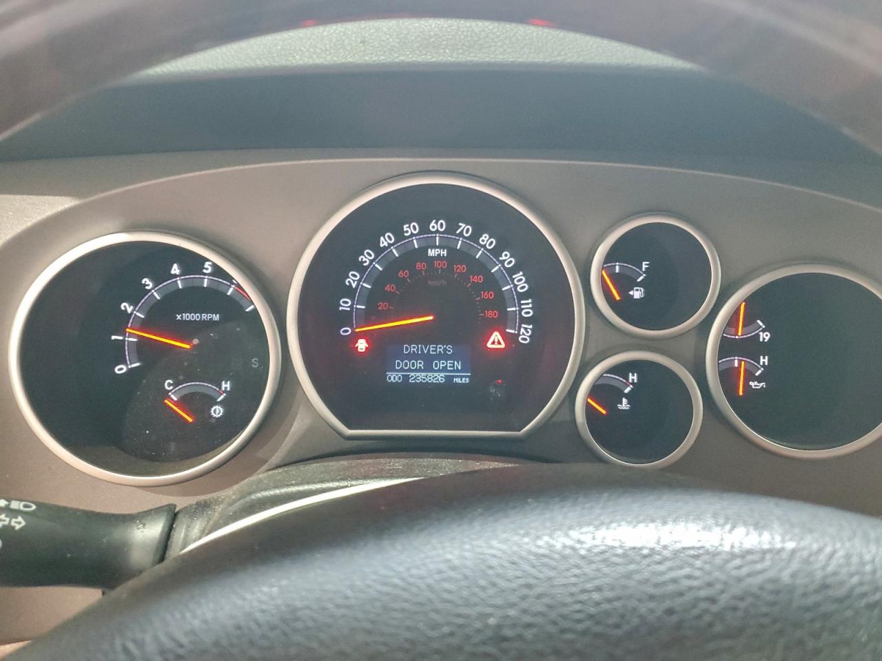 Toyota Tundra Crewmax Limited Image 6