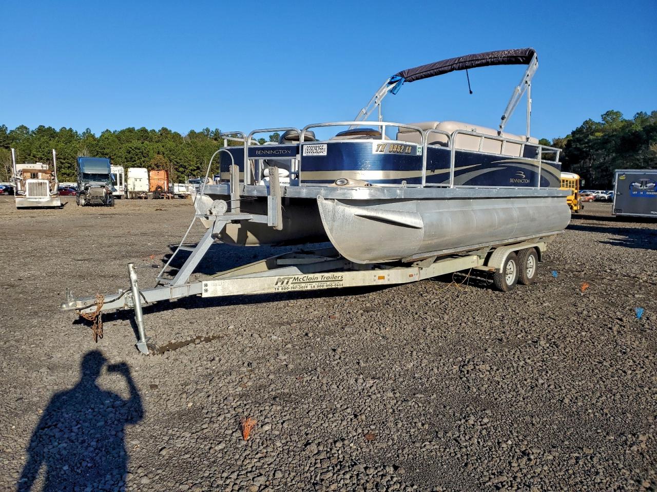 Bennington Pontoon Image 2