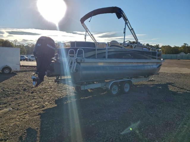 Bennington Pontoon Image 6