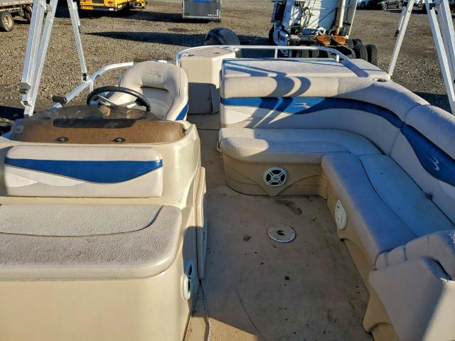 Bennington Pontoon Image 4