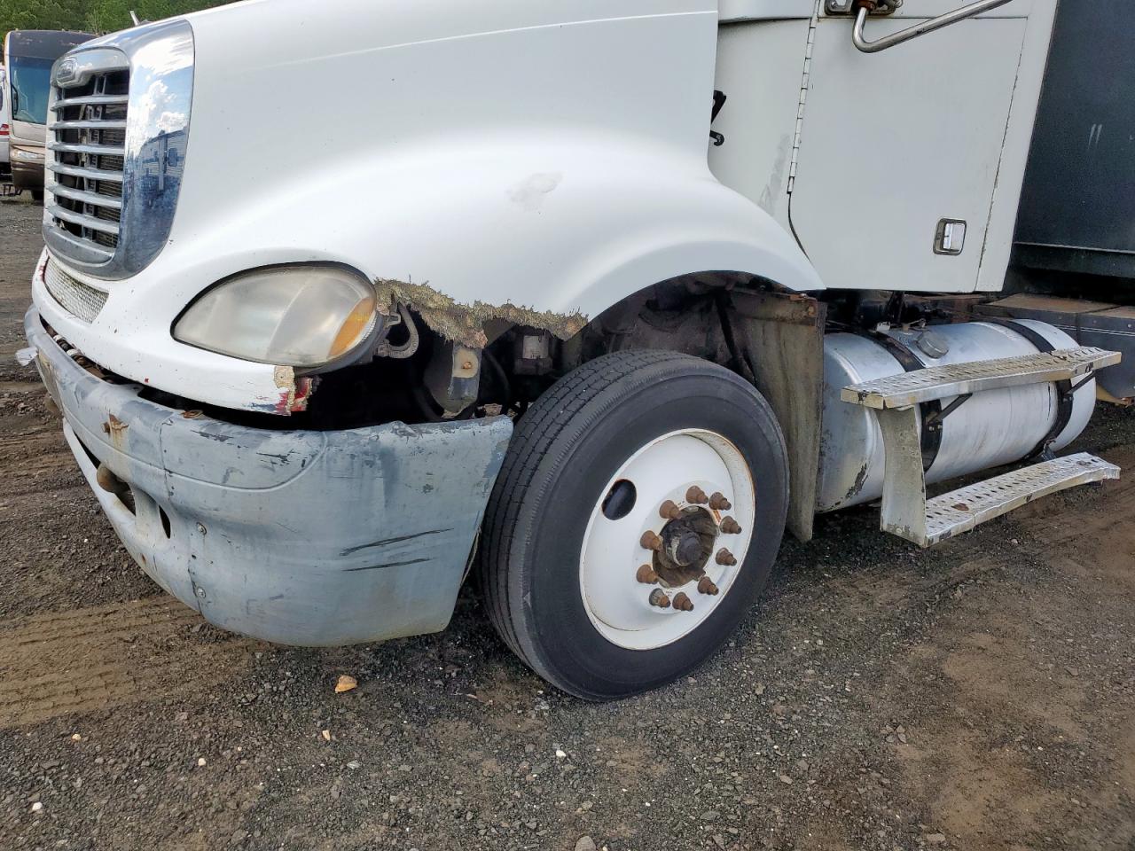 Freightliner Columbia 1 112 Image 10