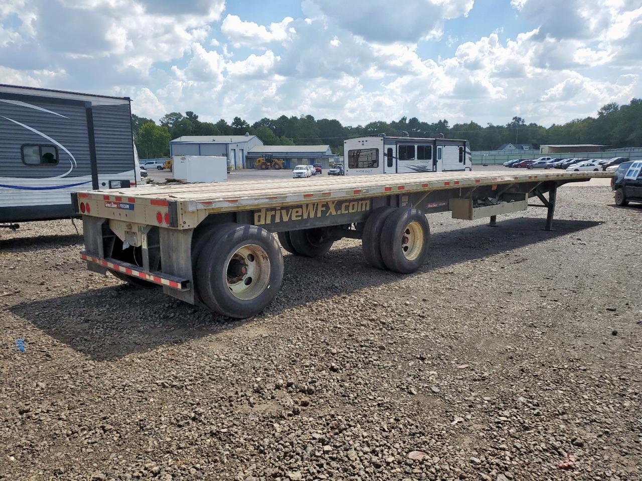 Great Dane Flatbed Image 10