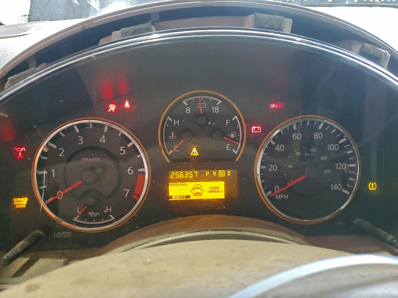 Nissan Titan Xe Image 8