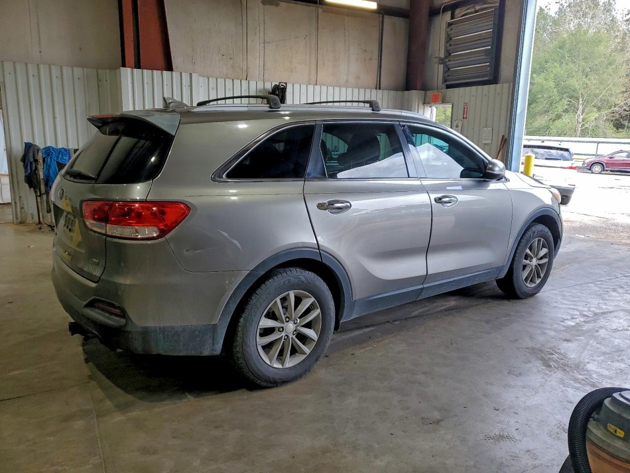 Kia Sorento Lx Image 2