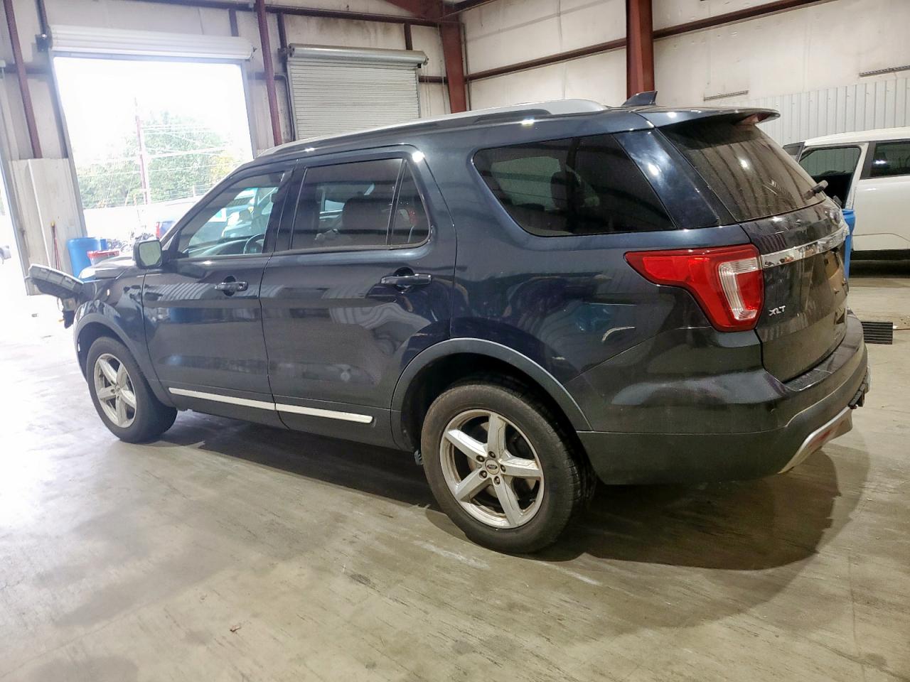 Ford Explorer Xlt Image 9