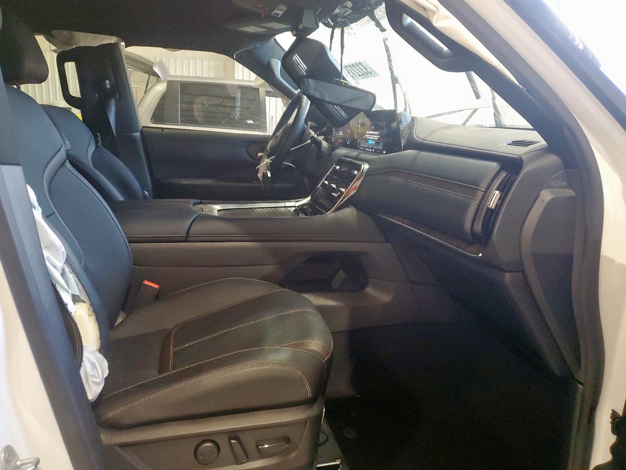 Nissan Armada Sl Image 8