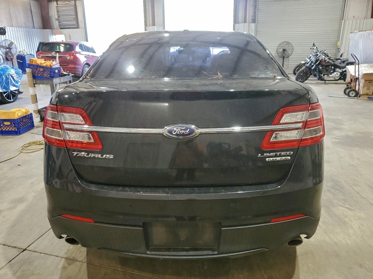 Ford Taurus Limited Image 6