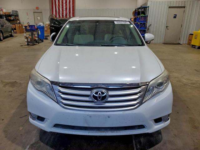 Toyota Avalon Base Image 3