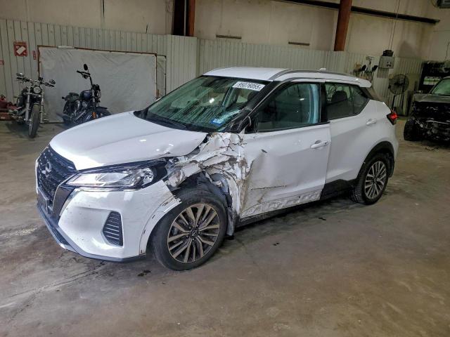  Salvage Nissan Kicks