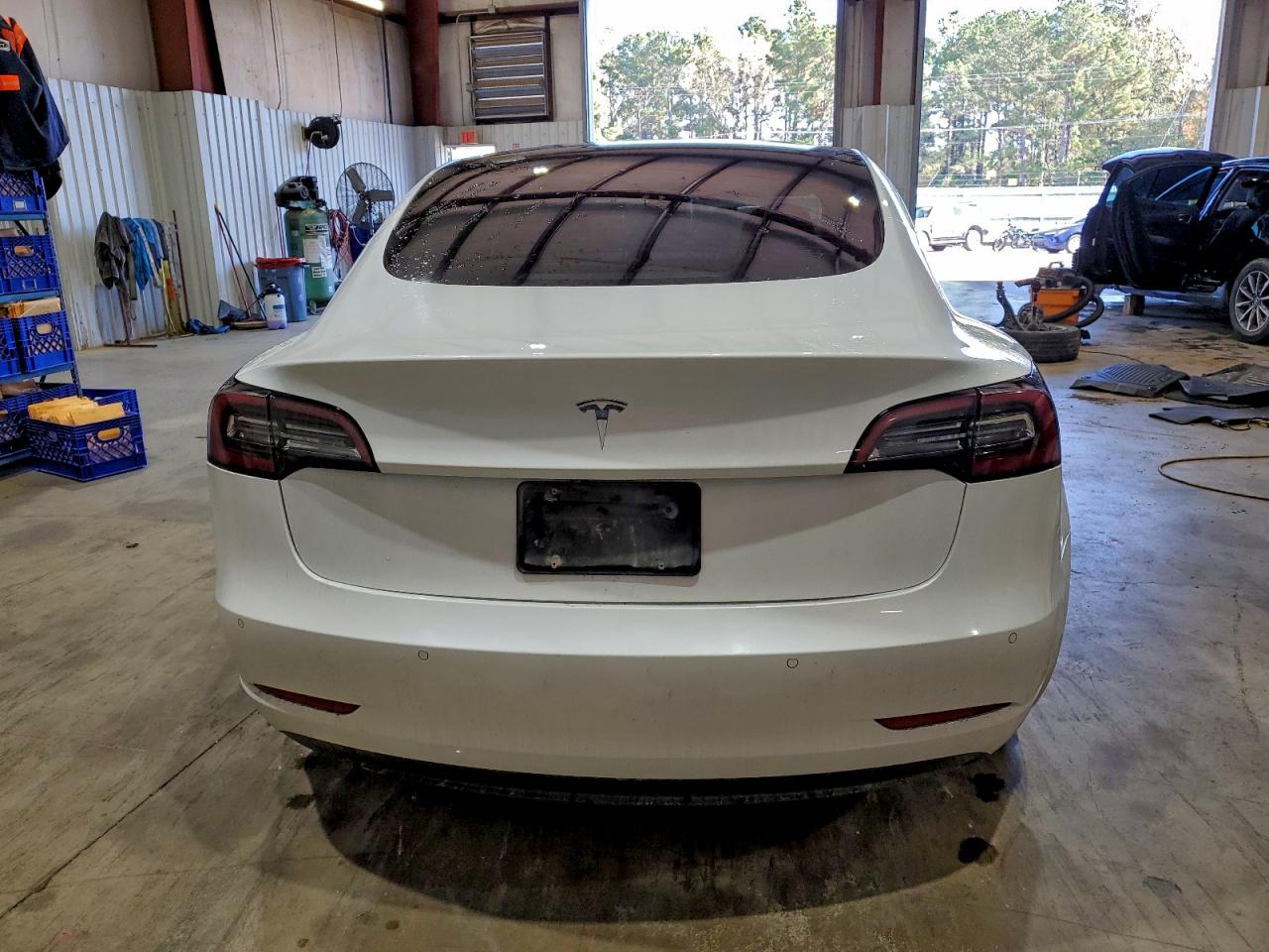 Tesla Model 3 Image 9