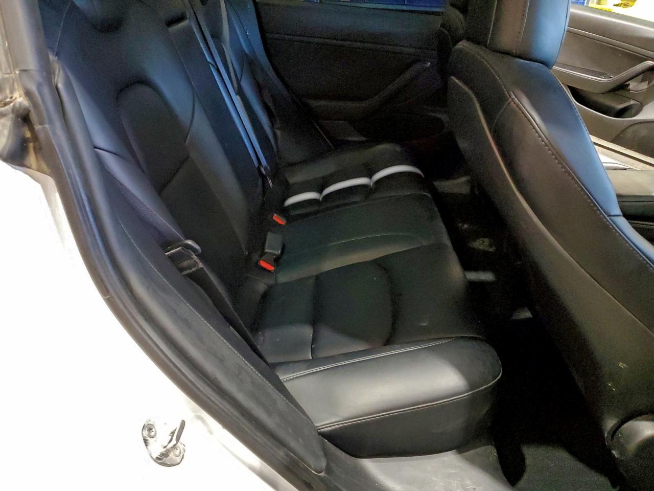 Tesla Model 3 Image 4