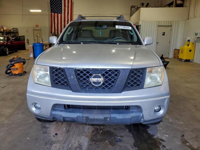 Nissan Frontier Crew Cab Le Image 7