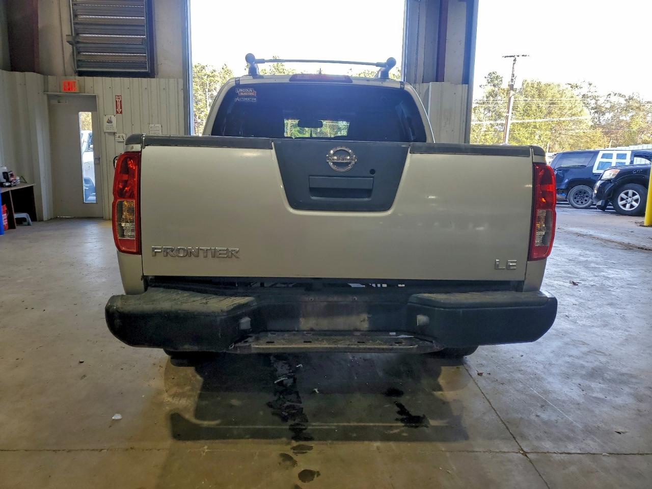 Nissan Frontier Crew Cab Le Image 4