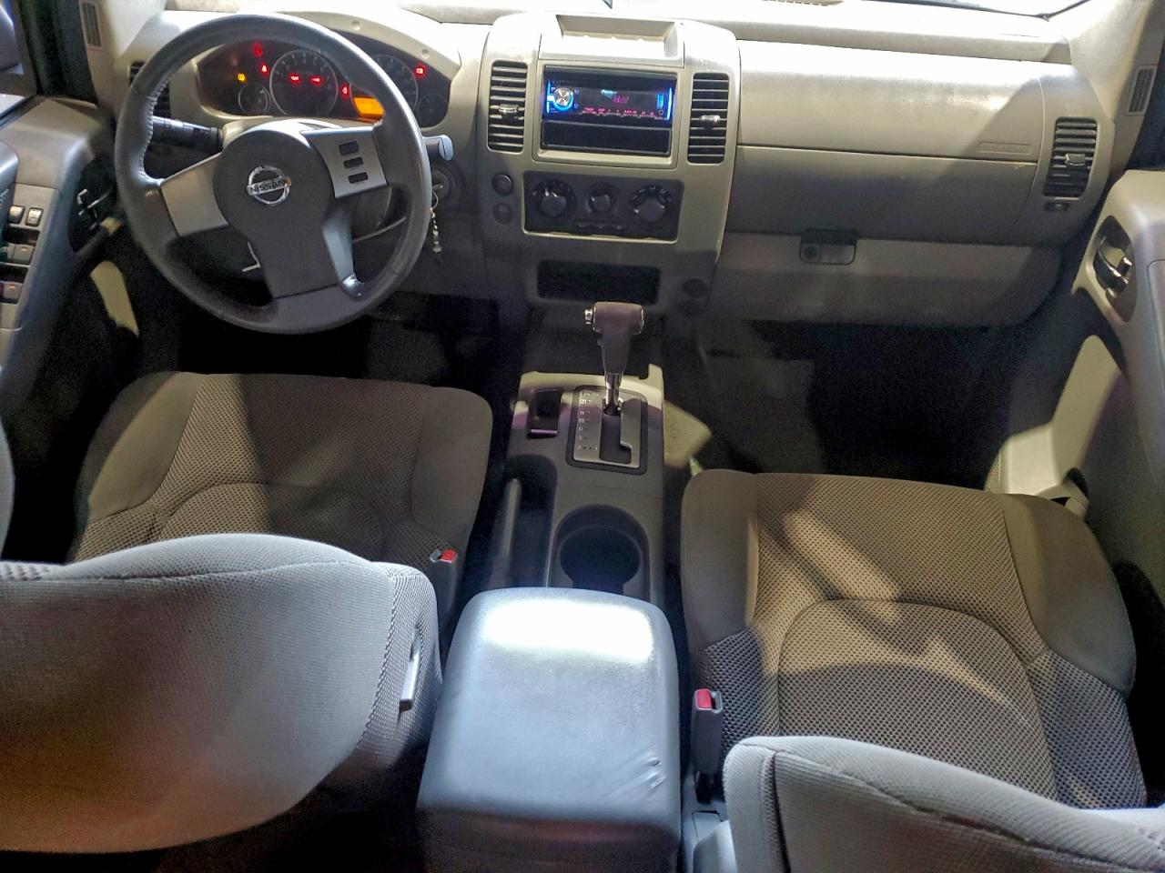 Nissan Frontier Crew Cab Le Image 5