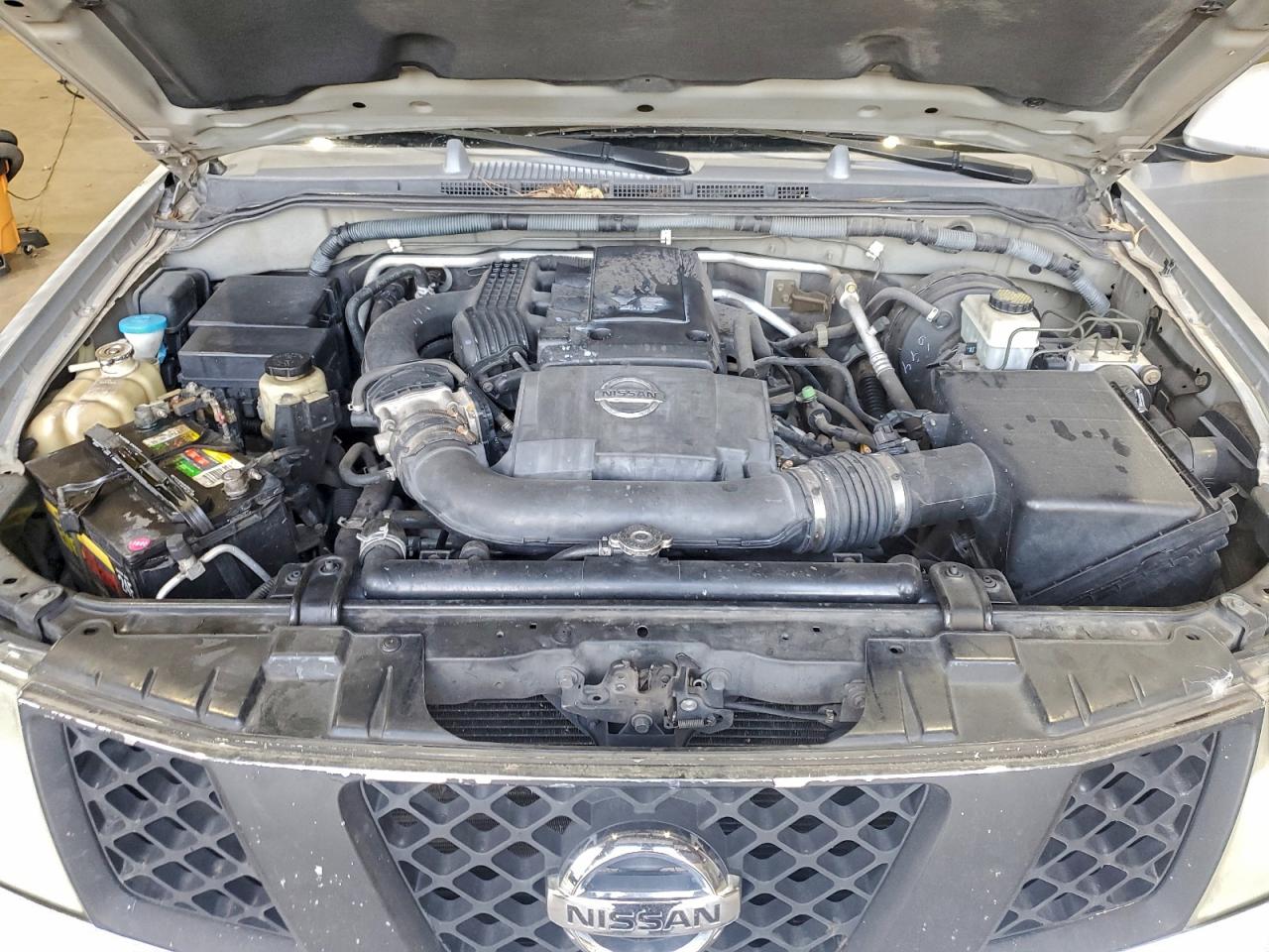 Nissan Frontier Crew Cab Le Image 9