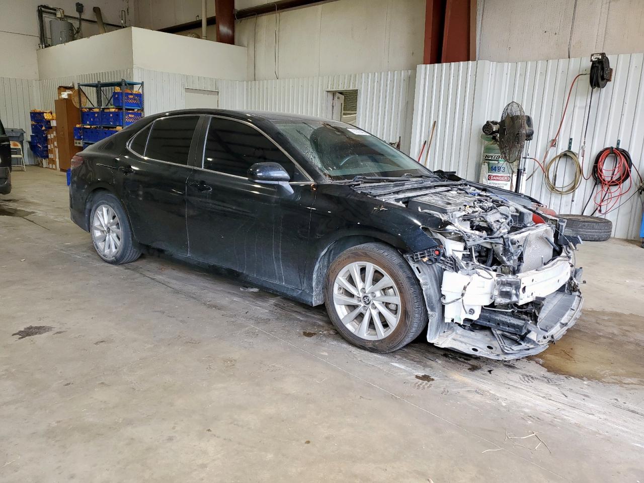 Toyota Camry Le Image 7