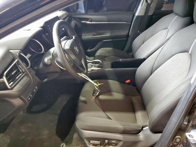 Toyota Camry Le Image 10