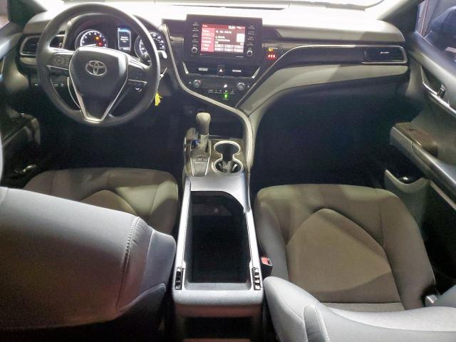 Toyota Camry Le Image 9