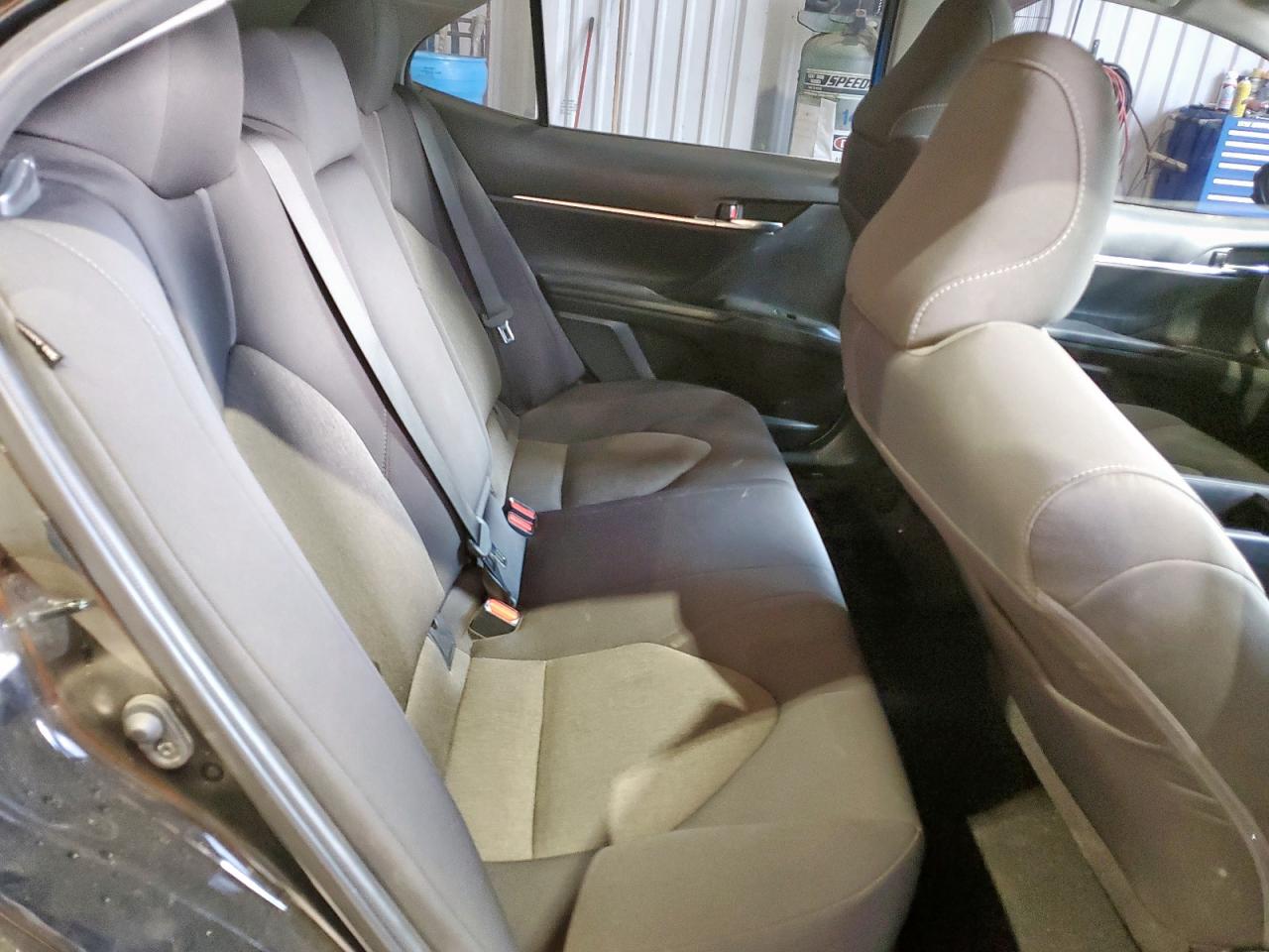 Toyota Camry Le Image 11