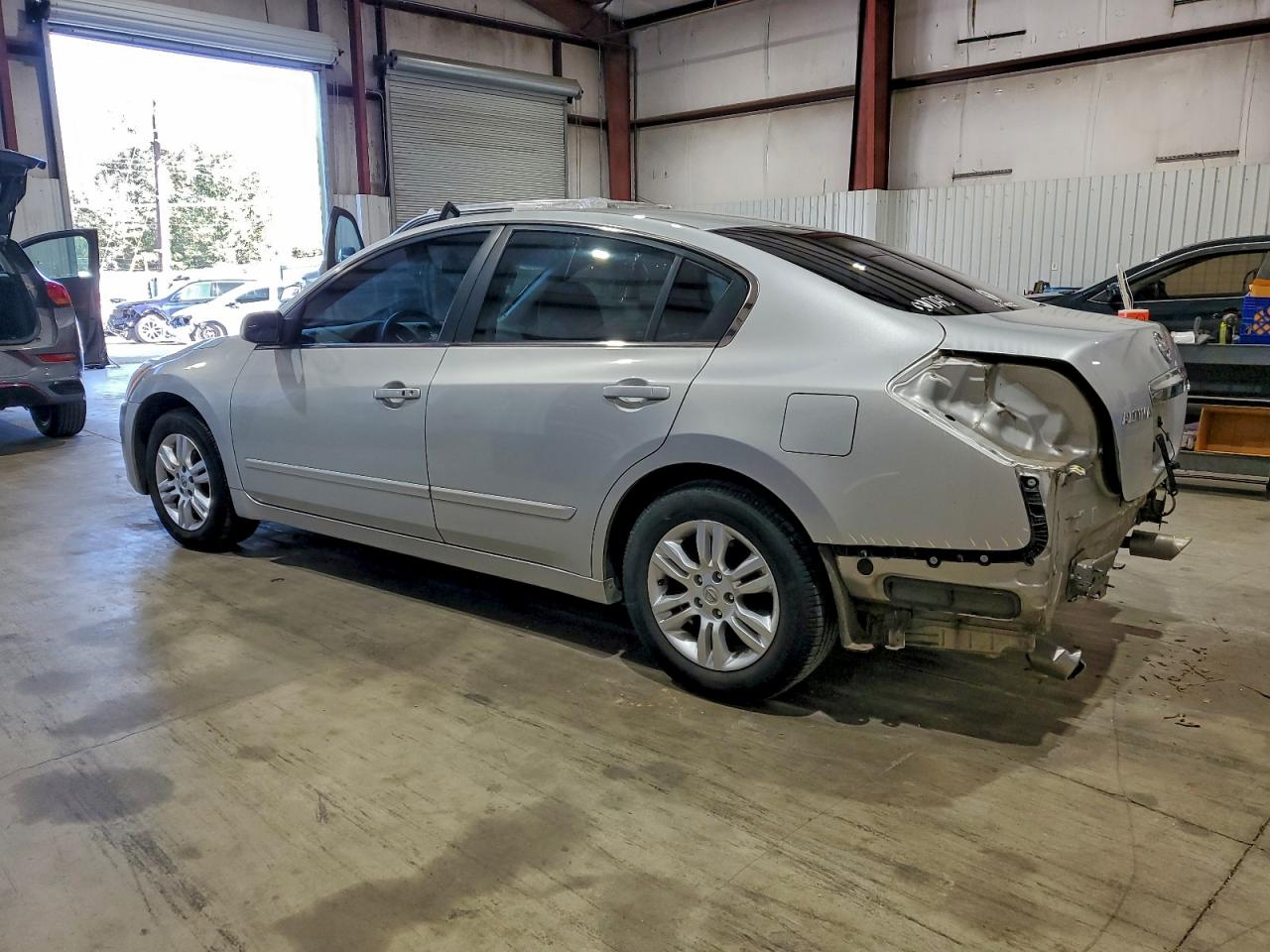 Nissan Altima Base Image 2