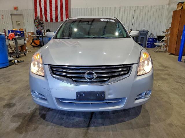 Nissan Altima Base Image 8