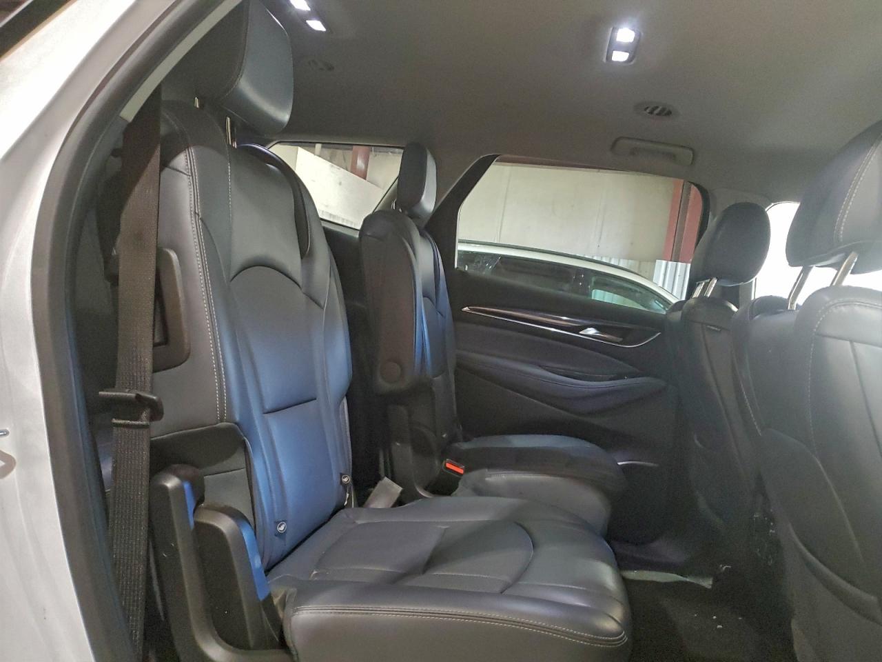 Buick Enclave Essence Image 9