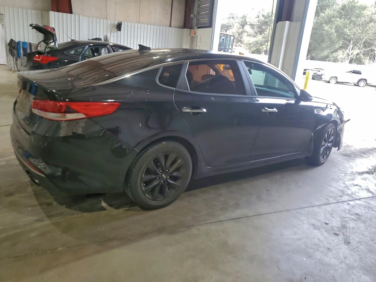 Kia Optima Lx Image 2