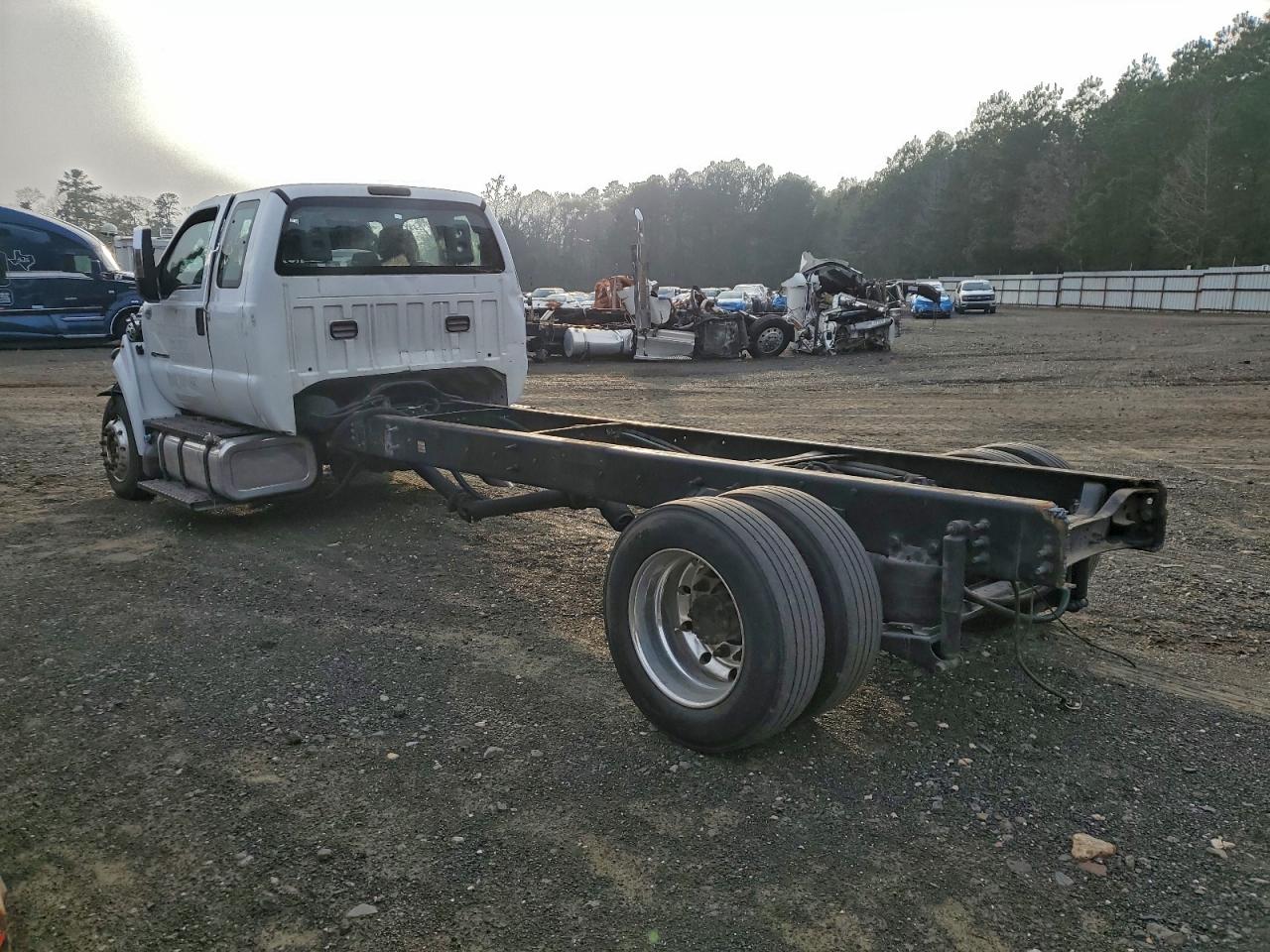 Ford F-650 Super Duty Image 11