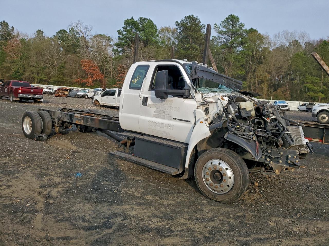 Ford F-650 Super Duty Image 4