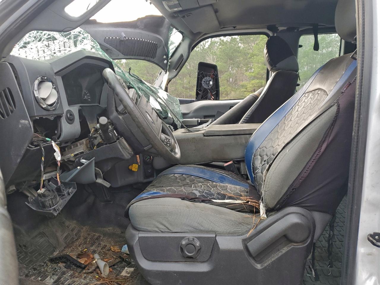 Ford F-650 Super Duty Image 6