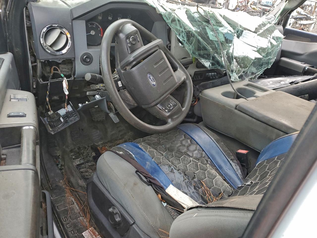 Ford F-650 Super Duty Image 9