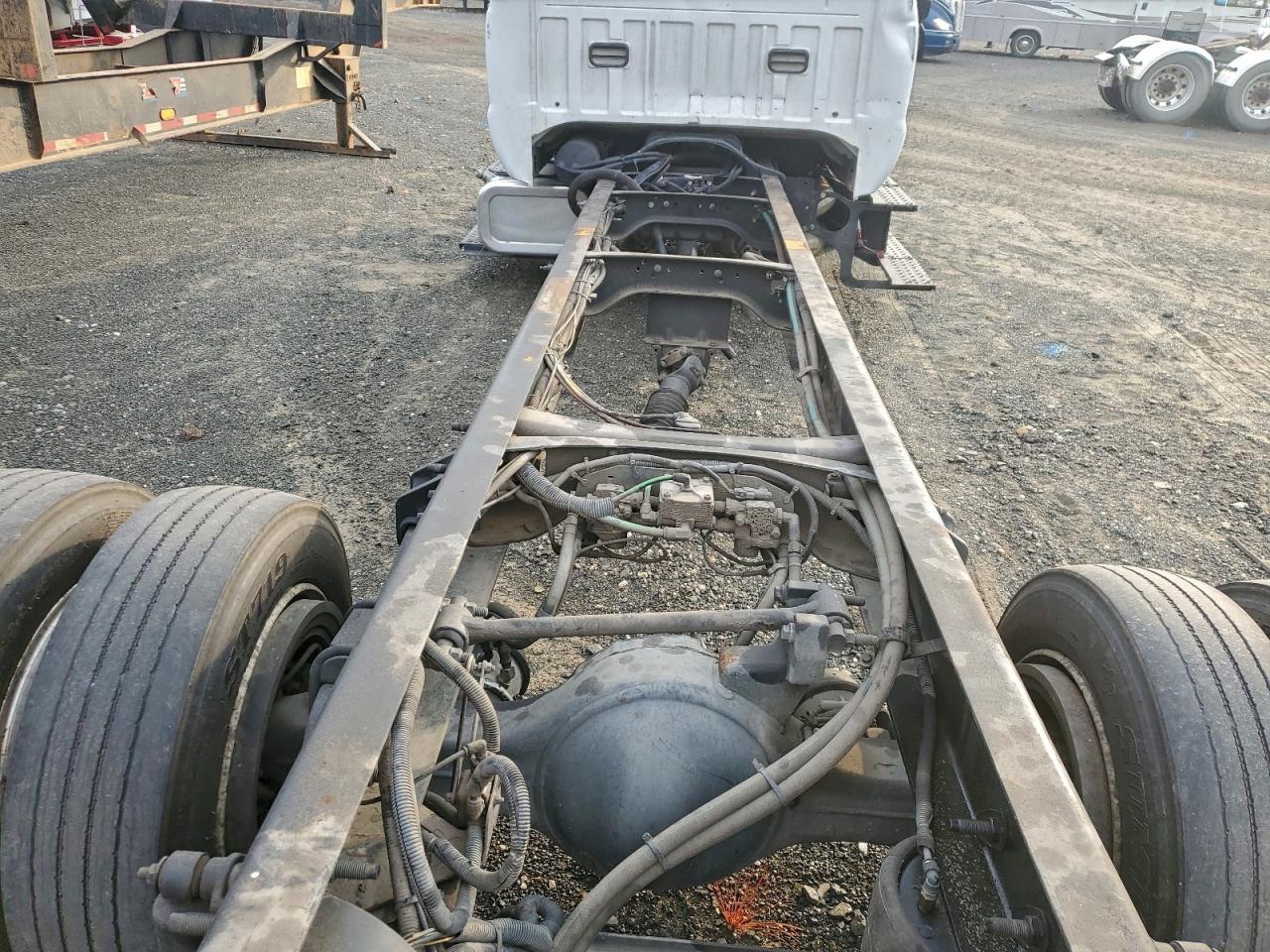 Ford F-650 Super Duty Image 10