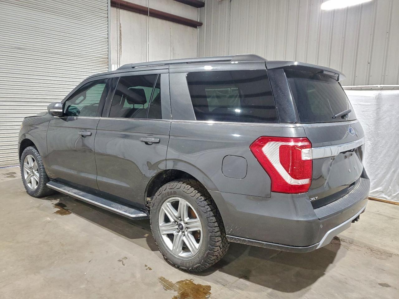 Ford Expedition Xlt Image 2